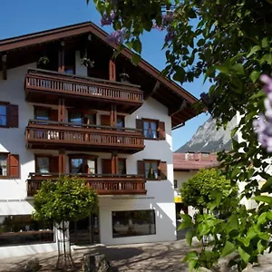  Apartment Haus